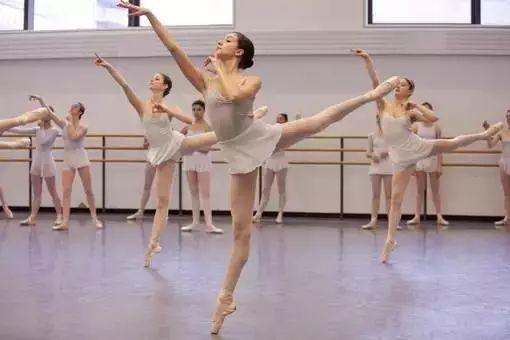 成人搞怪舞蹈图片视频,成人版欢乐狂欢秀