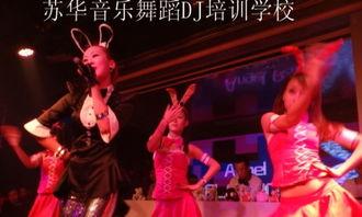 成人学唱新疆歌曲视频,跟随视频学唱，感受民族风情